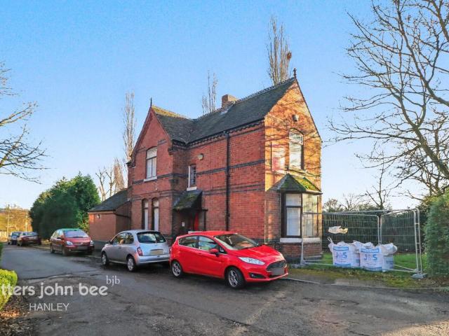 2 bedroom detached house for sale