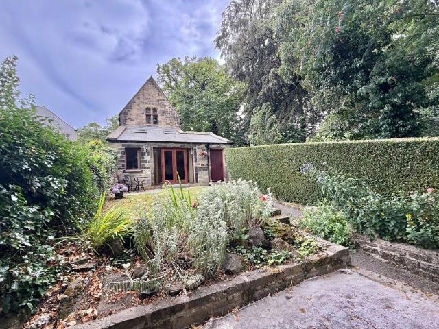 2 bedroom detached house for sale