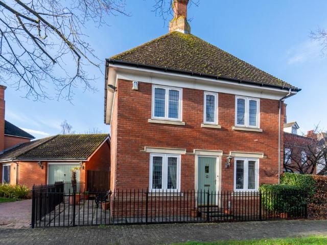 2 bedroom detached house for sale