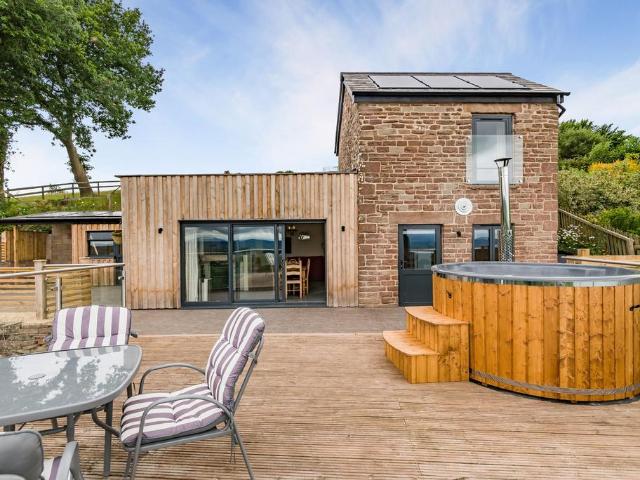 2 bedroom detached house for sale