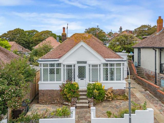 2 bedroom detached house for sale