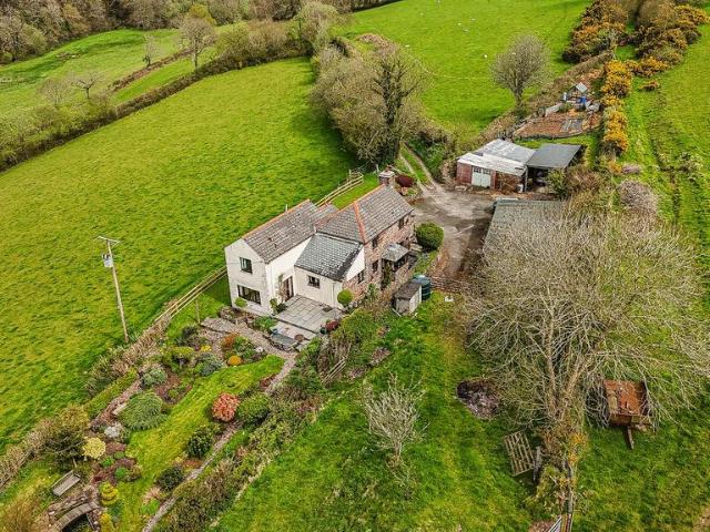 2 bedroom detached house for sale
