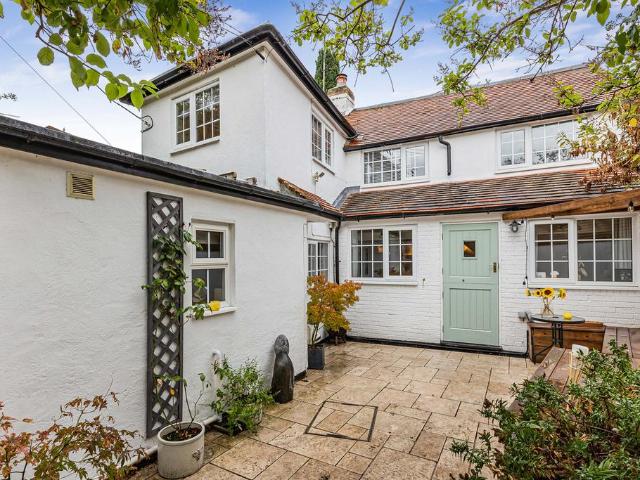 2 bedroom detached house for sale