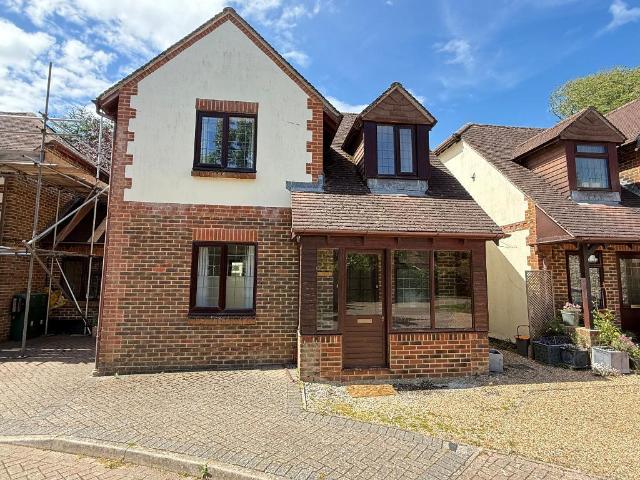 2 bedroom detached house for sale