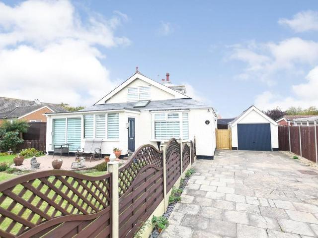2 bedroom detached house for sale