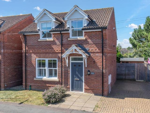 2 bedroom detached house for sale
