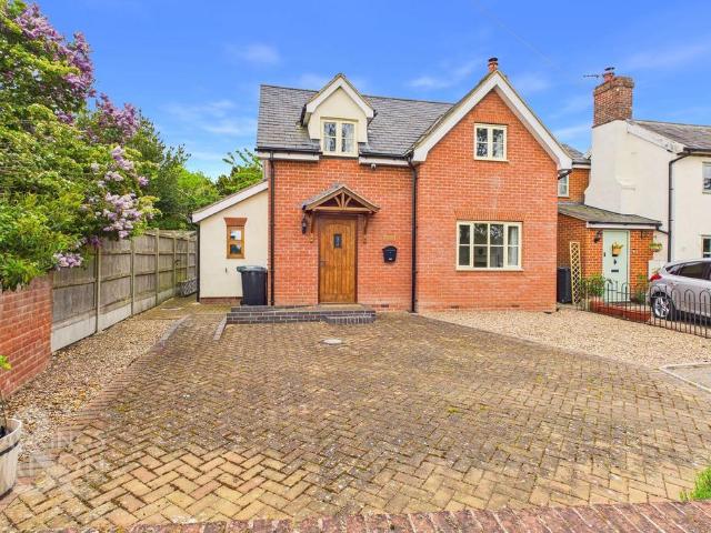 2 bedroom detached house for sale