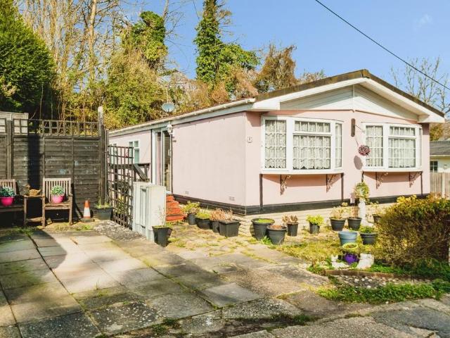 2 bedroom detached house for sale