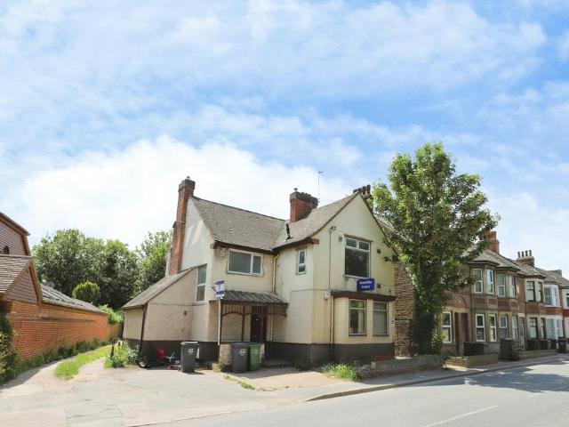 2 bedroom detached house for sale