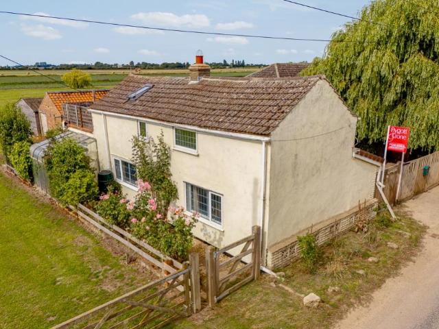 2 bedroom detached house for sale