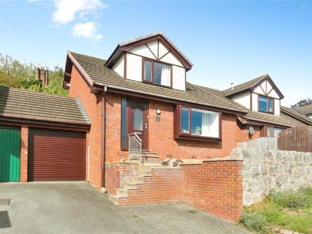 2 bedroom detached house for sale