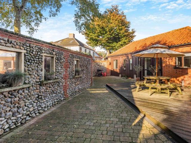 2 bedroom detached house for sale