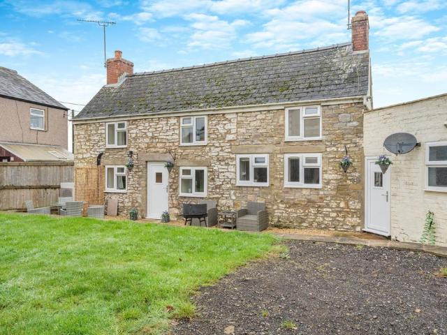 2 bedroom detached house for sale
