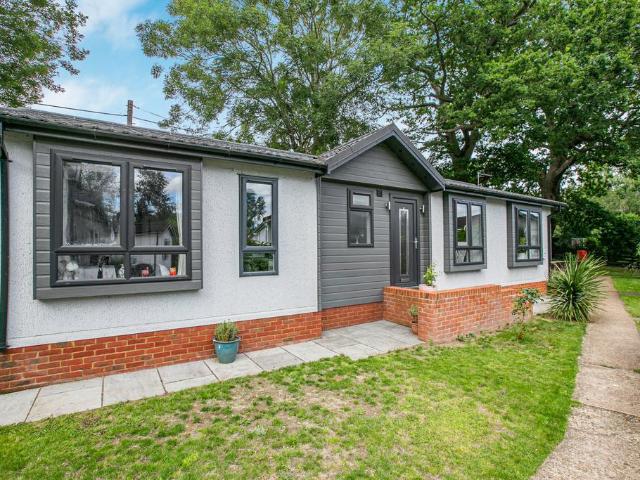 2 bedroom detached house for sale