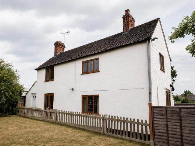 2 bedroom detached house for sale