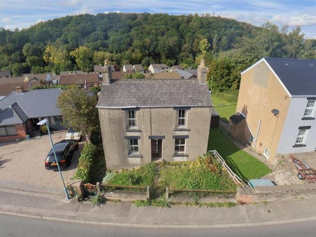 2 bedroom detached house for sale