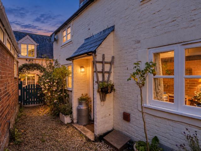 2 bedroom detached house for sale