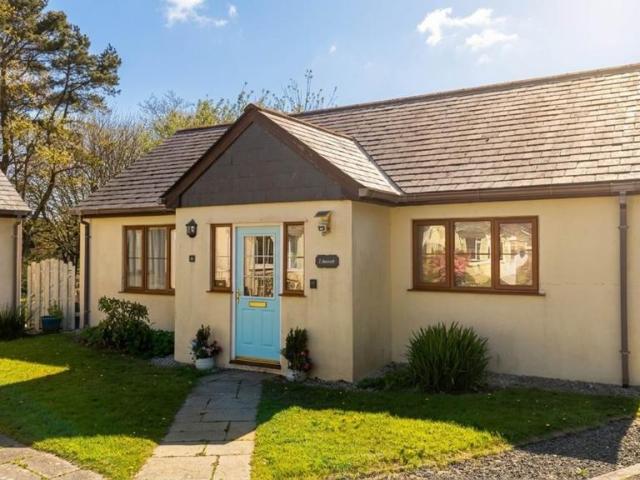 2 bedroom detached house for sale