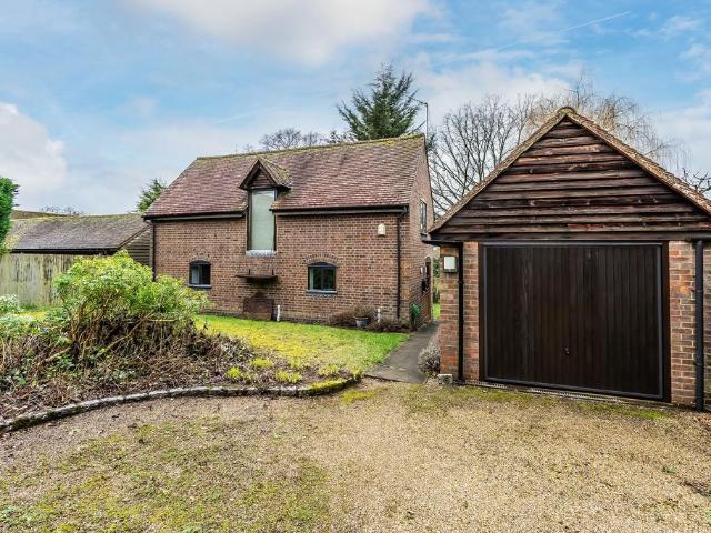 2 bedroom detached house for sale