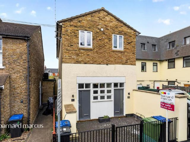 2 bedroom detached house for sale