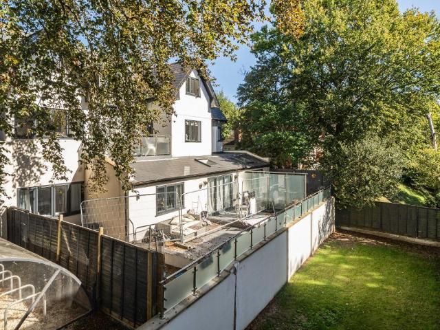 2 bedroom detached house for sale