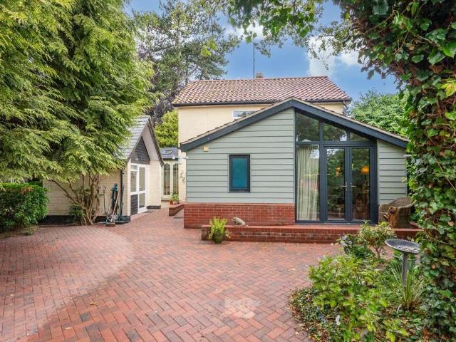 2 bedroom detached house for sale