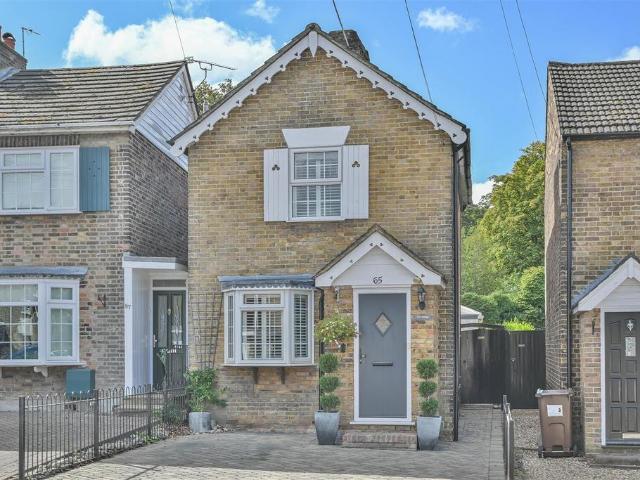2 bedroom detached house for sale