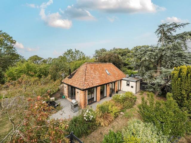 2 bedroom detached house for sale