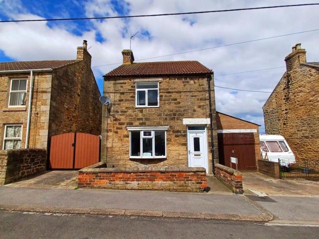2 bedroom detached house for sale