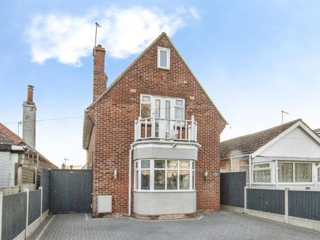 2 bedroom detached house for sale