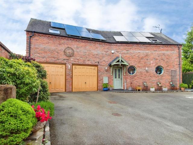 2 bedroom detached house for sale