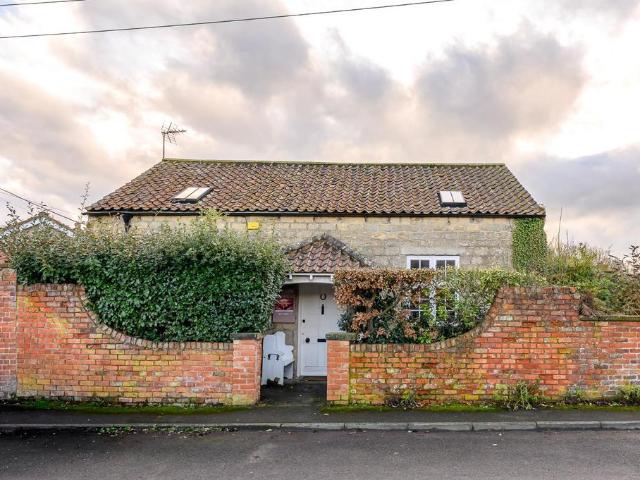 2 bedroom detached house for sale