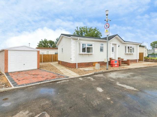 2 bedroom detached house for sale