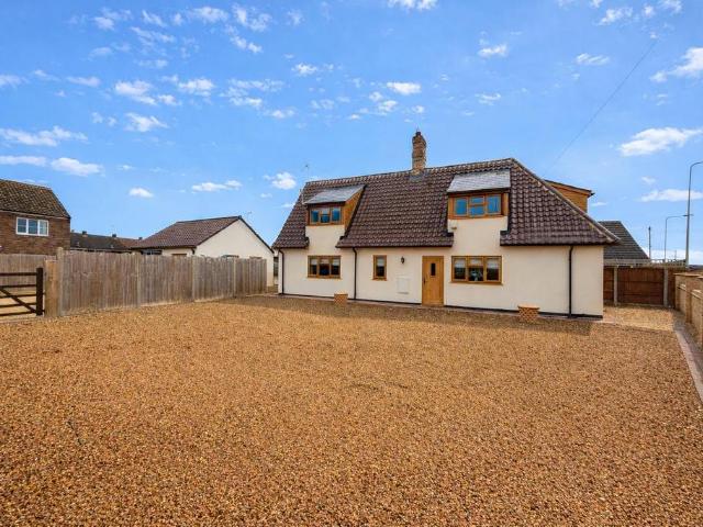 2 bedroom detached house for sale