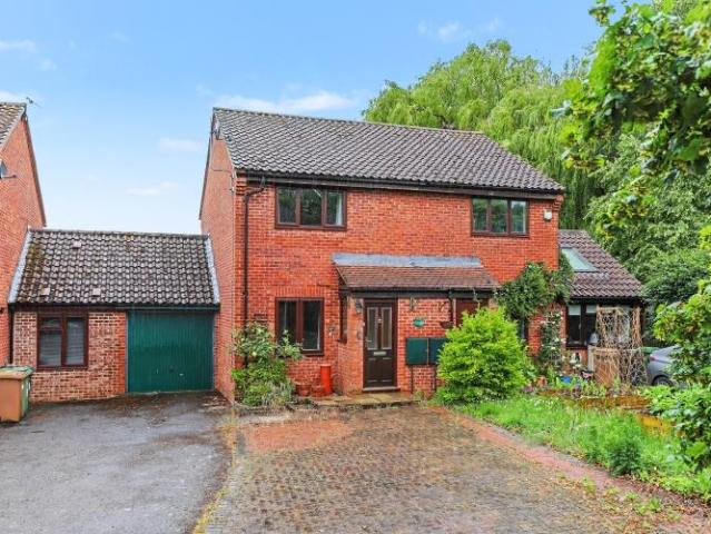 2 bedroom detached house for sale
