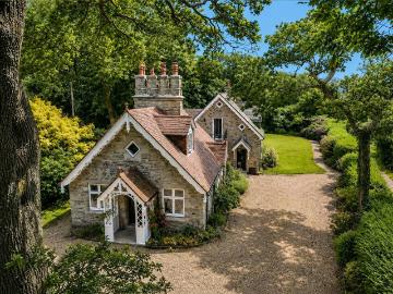 2 bedroom detached house for sale