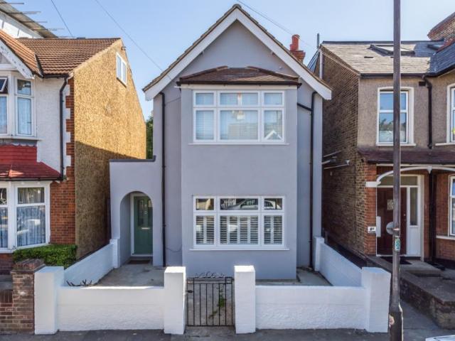 2 bedroom detached house for sale