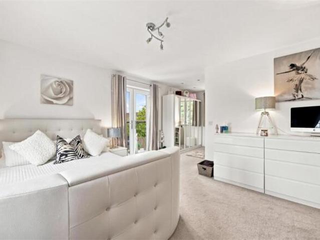 2 bedroom detached house for sale in Calfmuir Road, Lenzie, Kirkintilloch, Glasgow, G66