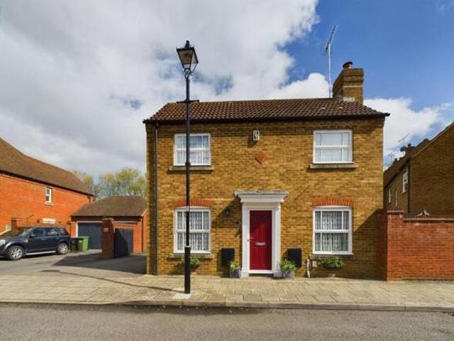 2 Bedroom Detached House For Sale In Aylesbury
