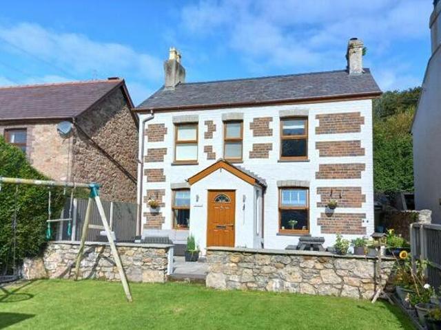 2 Bedroom Detached House For Sale In Bangor, Gwynedd