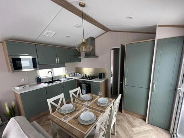 2 Bedroom Detached House For Sale In Vinnetrow Road, Chichester