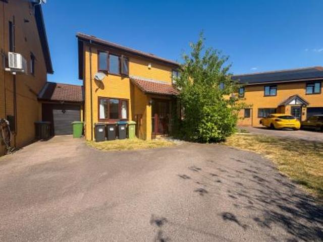 2 bedroom Detached house To Let