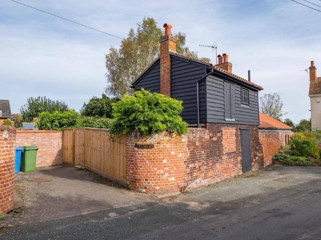 2 bedroom detached house to rent