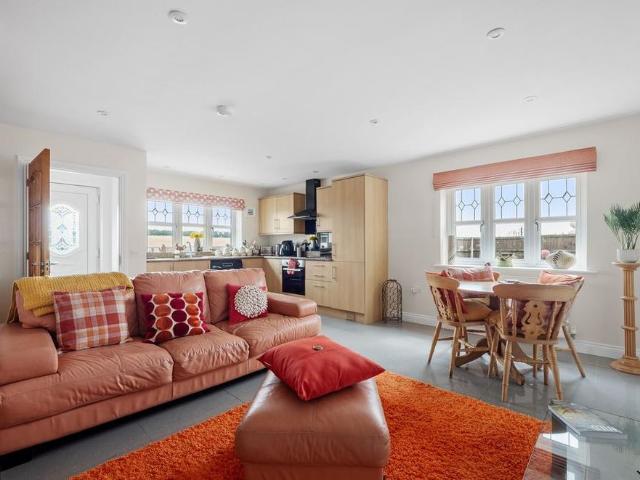 2 bedroom detached house to rent