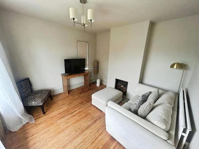 2 bedroom detached house to rent