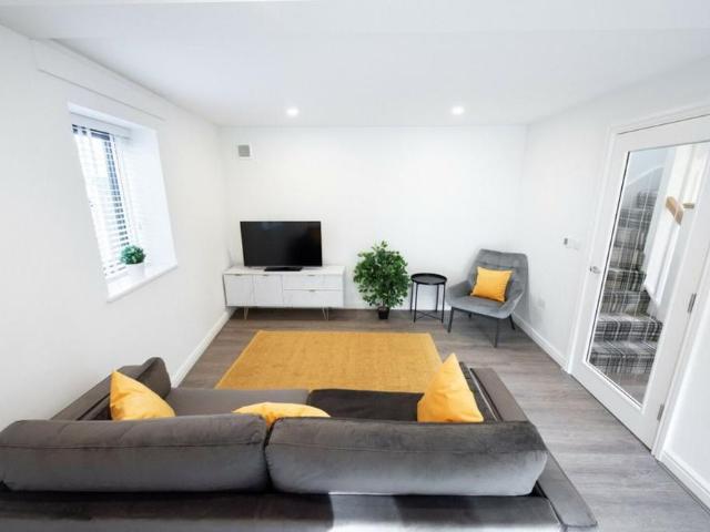 2 bedroom detached house to rent