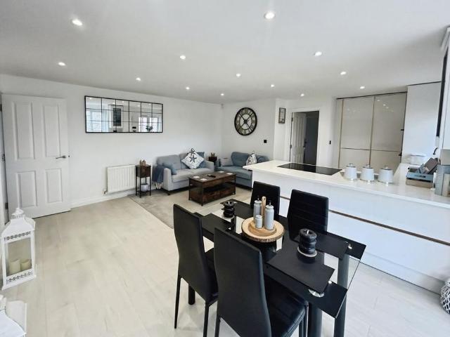 2 bedroom detached house to rent
