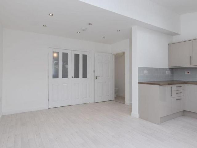2 bedroom detached house to rent