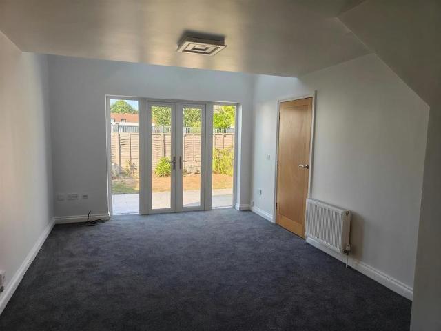 2 bedroom detached house to rent