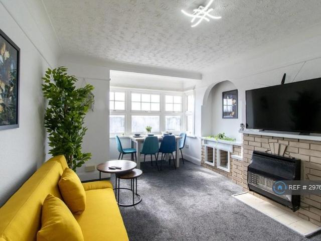 2 bedroom detached house to rent
